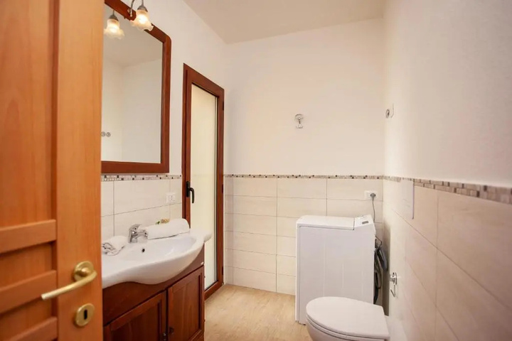 Room 7 of 12
