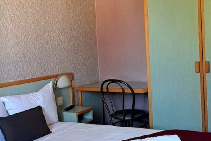 Room 6 of 44