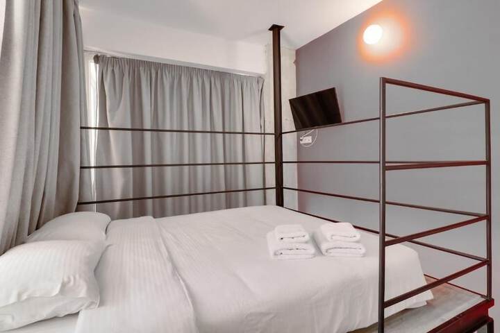 Room 4 of 86