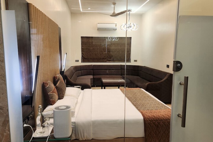 Room 20 of 53