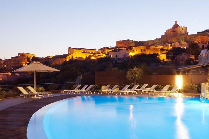 Pools & Facilities