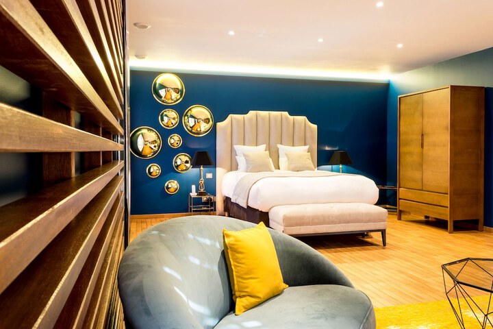 Room 33 of 74