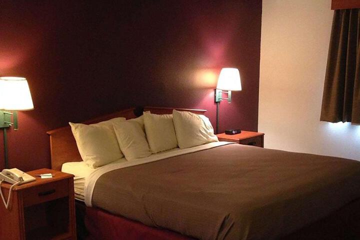 1 King Bed (32 of 34)