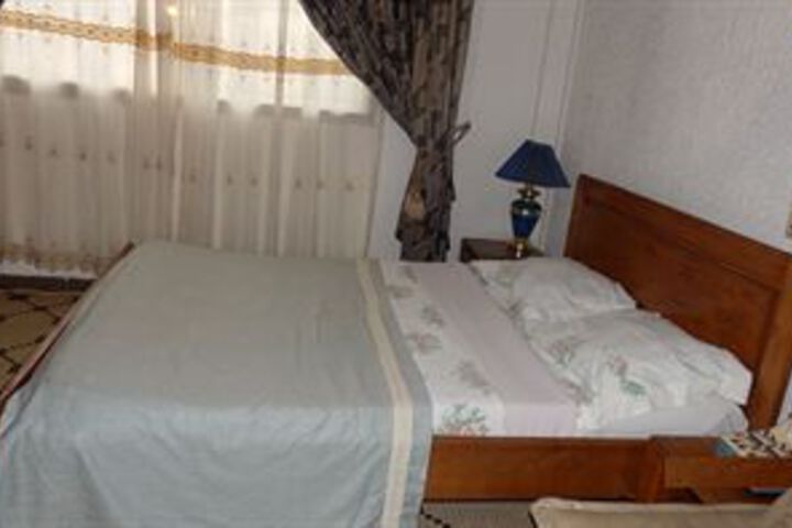 Room 8 of 12