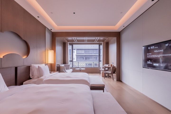 Room 17 of 76