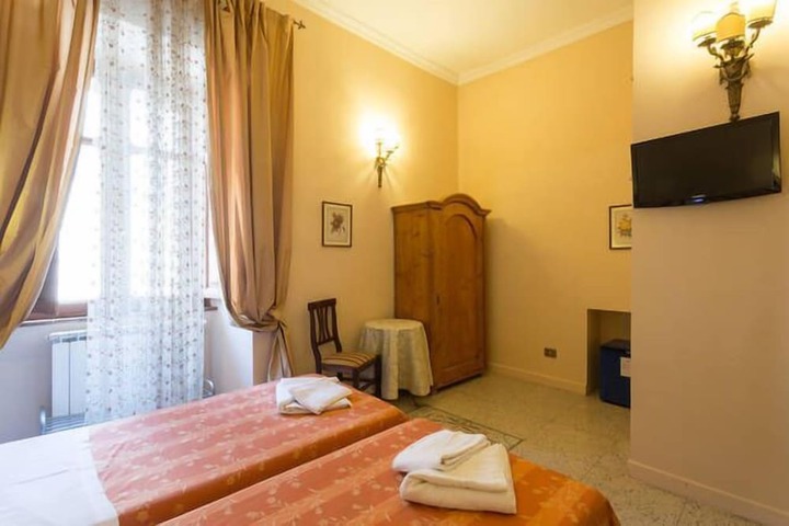 Room 8 of 32