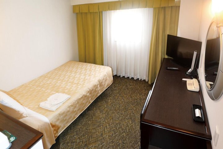 Room 18 of 103