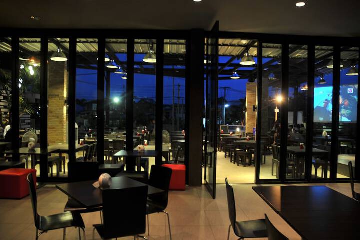 Dining 53 of 72