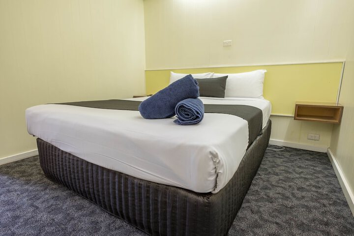 Room 14 of 64
