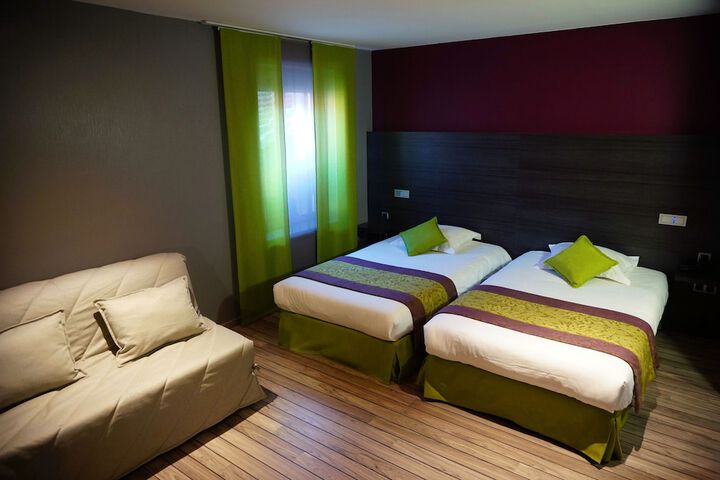 Room 14 of 66