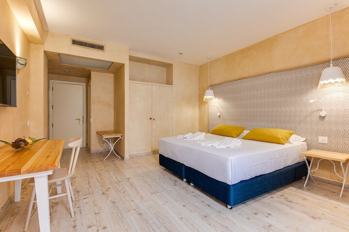 Room 14 of 135