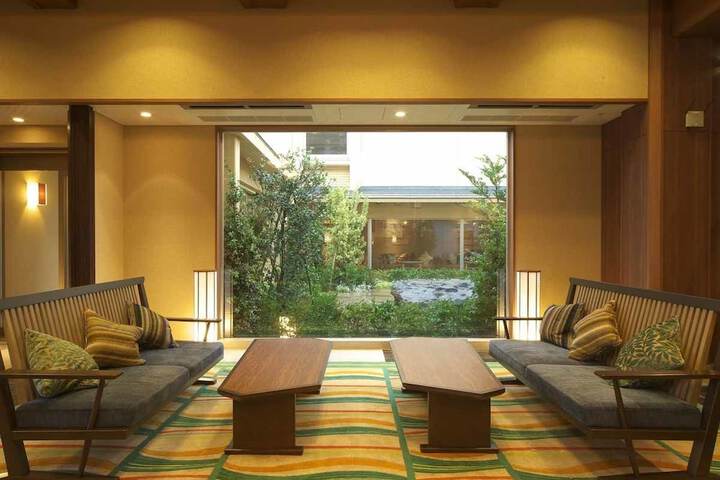 Entrance & Lobby
