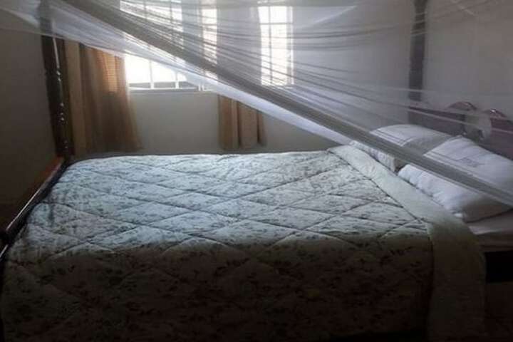 Room 6 of 12