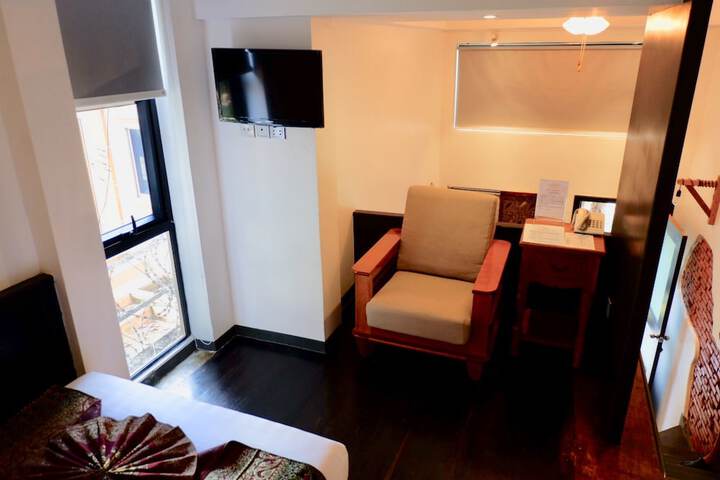 Room 27 of 43