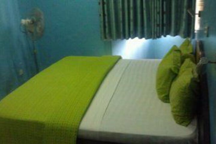 Room 6 of 18