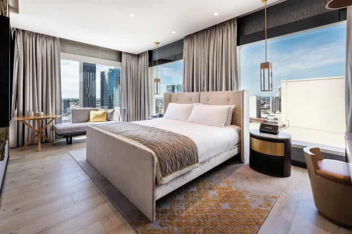 Room 32 of 194