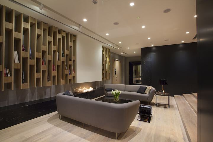 Guest Lobby