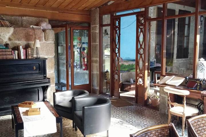 Lobby lounge