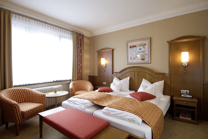 Room 4 of 40