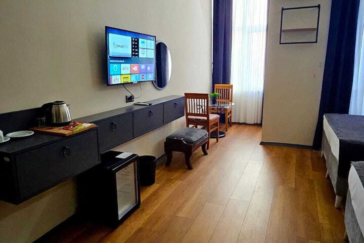 Room 141 of 204