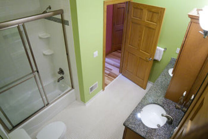 Room 4 of 33