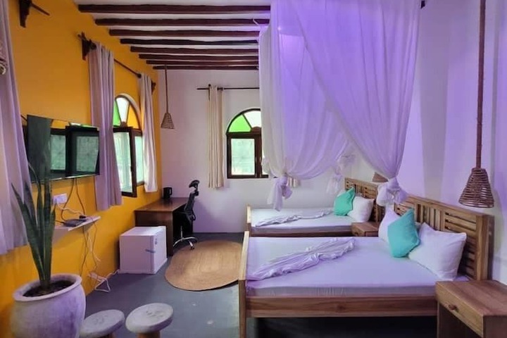 Room 28 of 80