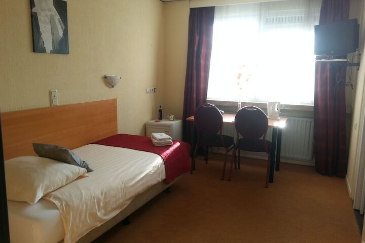 Room 13 of 38