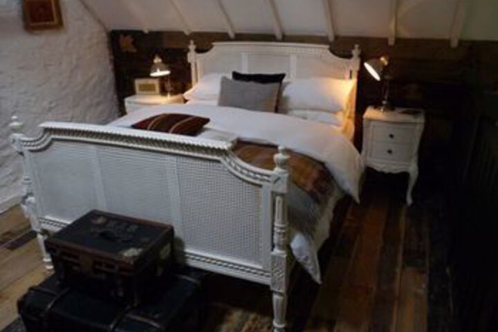Room 5 of 13