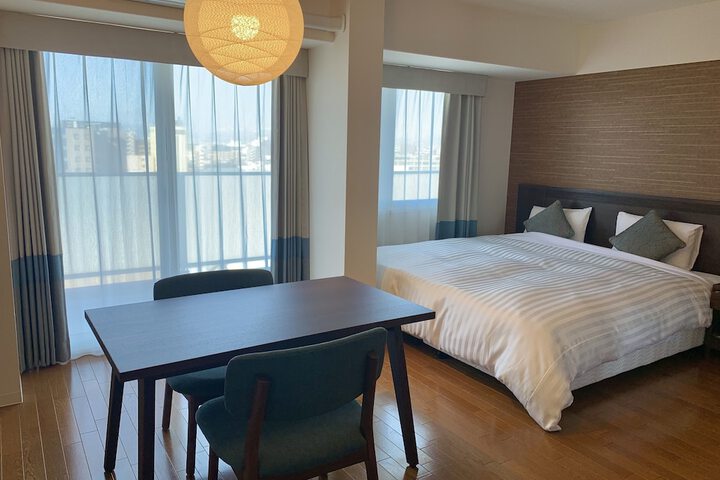 Room 12 of 83