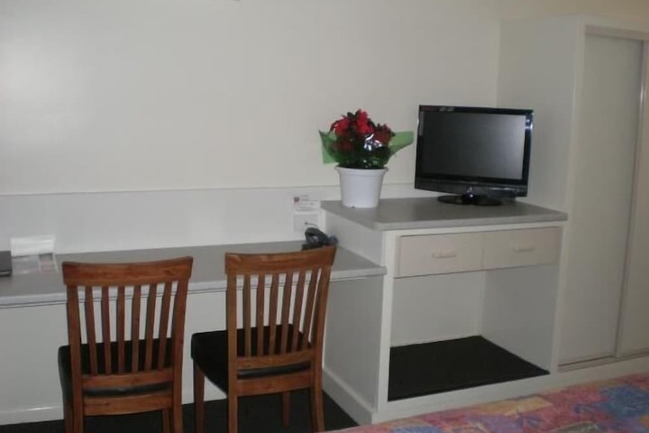 Room 16 of 28