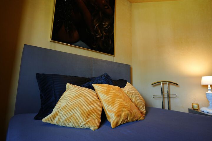Room 2 of 20
