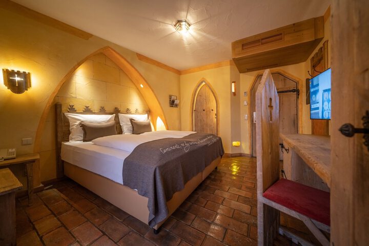 Room 4 of 46