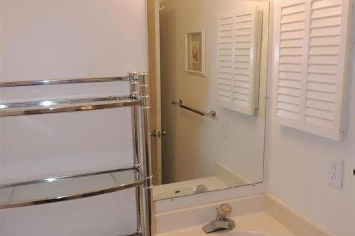 Room 10 of 15
