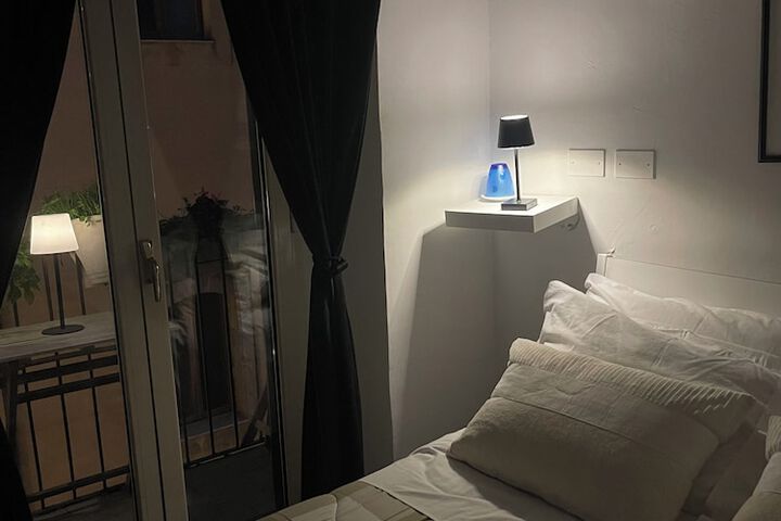 Room 6 of 76