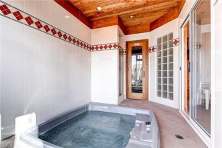 Hot Tub 13 of 29
