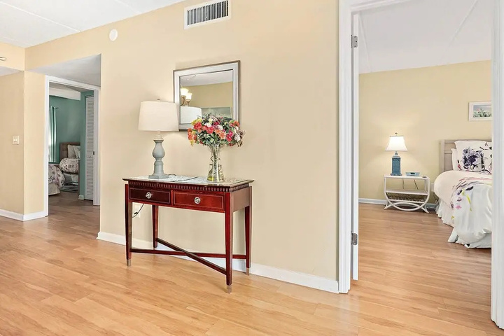 Room 4 of 17