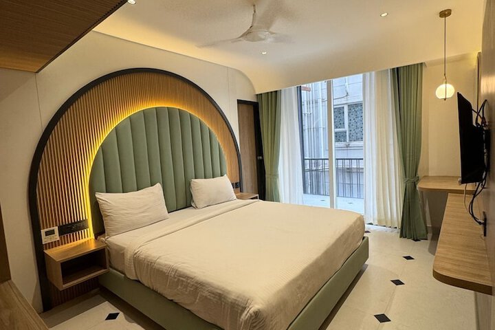 Room 7 of 28