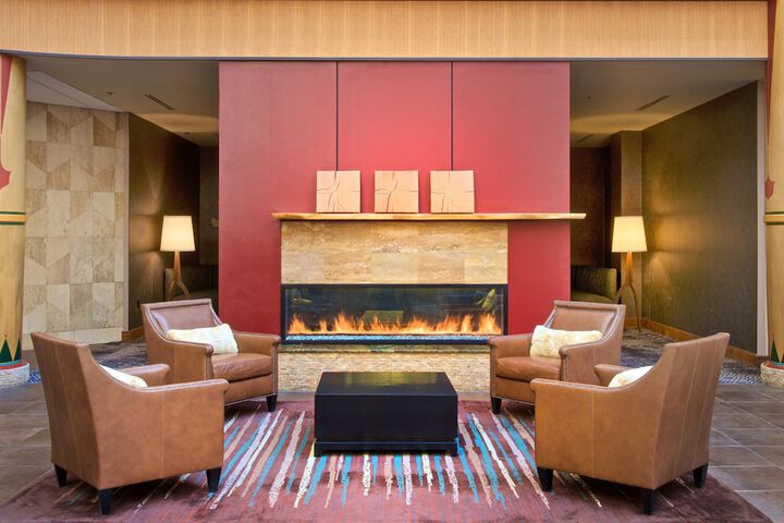 Lobby lounge