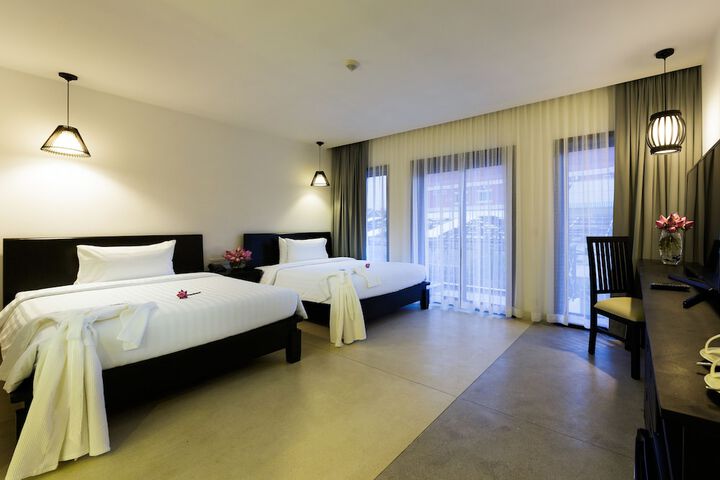 Room 9 of 80