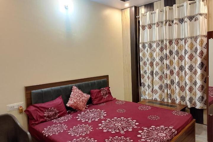 Room 13 of 18