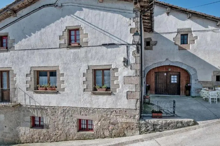 House With 5 Bedrooms in Baráibar With Wonderful Mountain View, Furnished Garden and Wifi