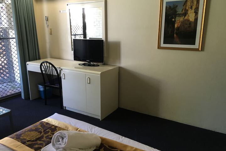 Room 5 of 27
