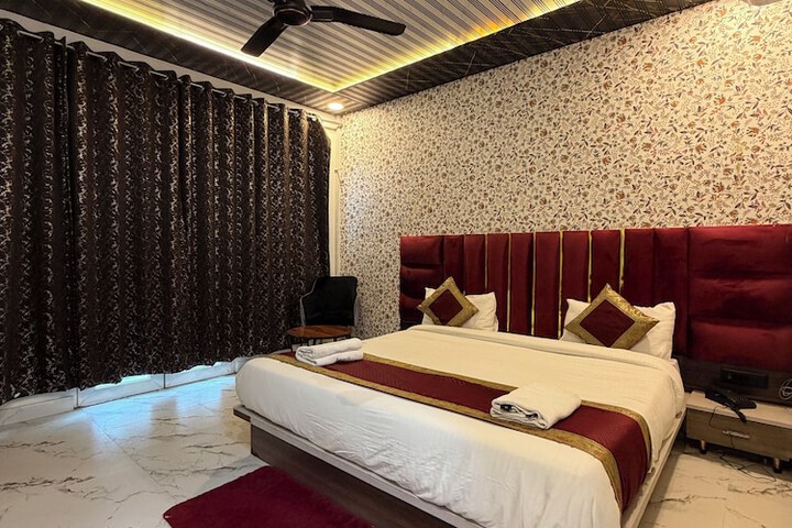 Room 16 of 32