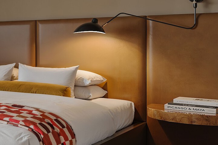 Room 4 of 25