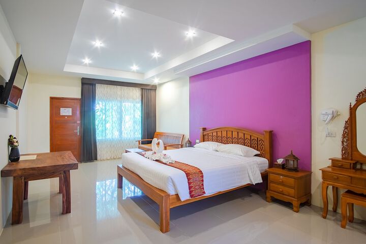 Room 6 of 38