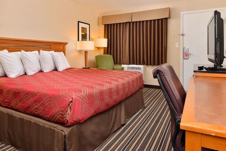 Room 10 of 26