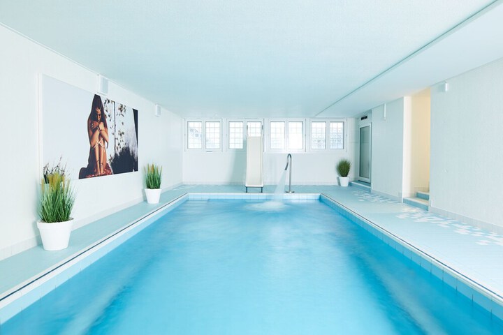 Pool 32 of 45