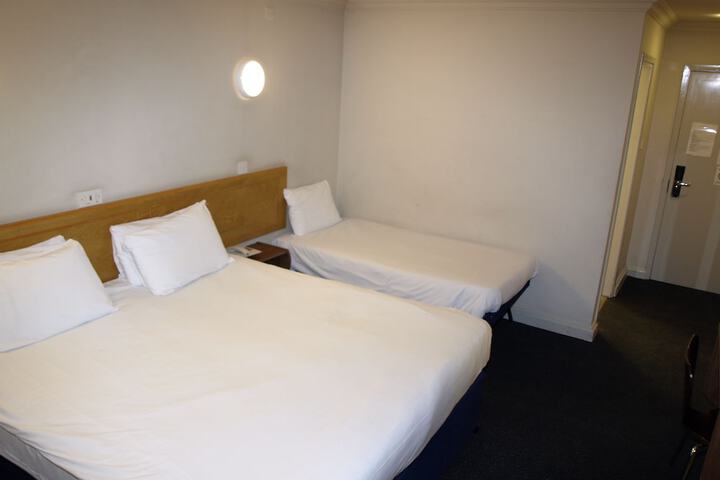 Room 62 of 236