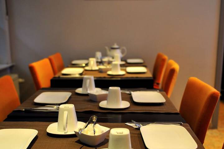 Dining 44 of 46