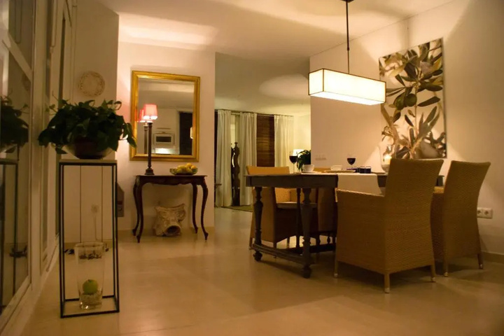 Room 4 of 10